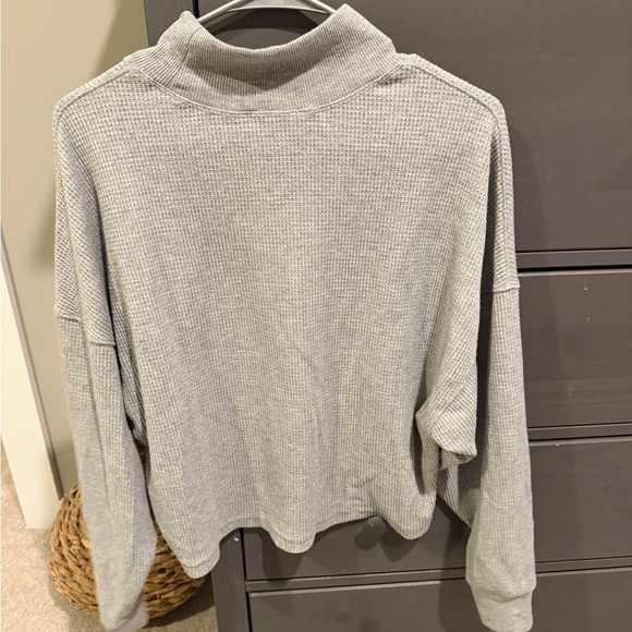 Abercrombie & Fitch Gray Waffle Sweater - Picture 4 of 4